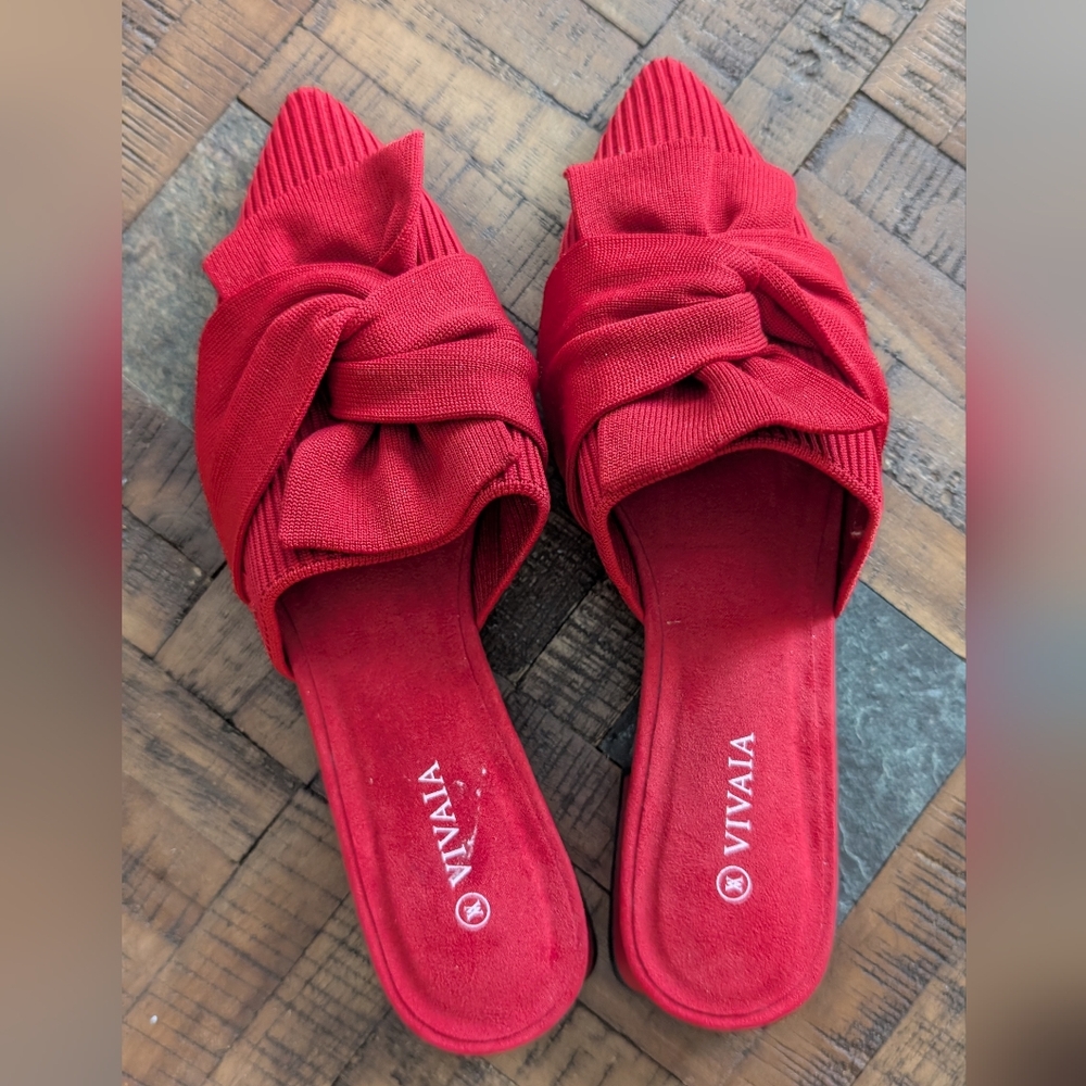 Vivaia Red‎ Knotted , pointed mule